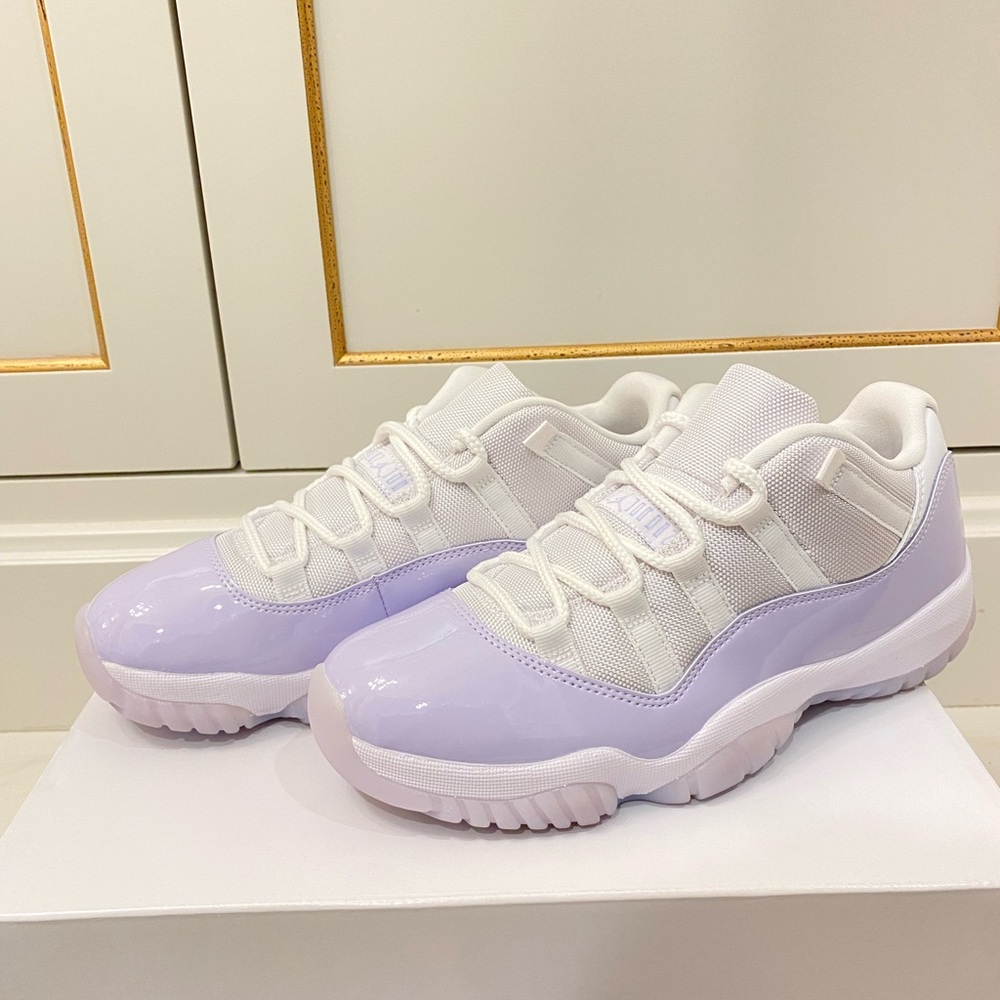 2022 Wmns Air Jordan 11 Retro Low 'Pure Violet'